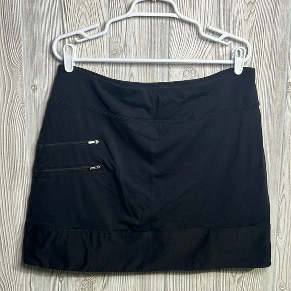 Women’s Athleta Skirt Built In Shorts Size Large - Picture 1 of 7